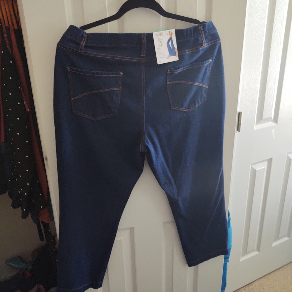 Curve Hugging Jegging Capri